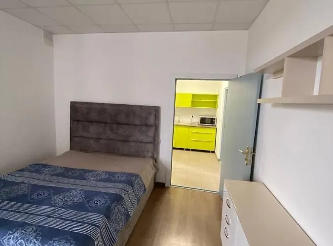 Hostel Kitchen *